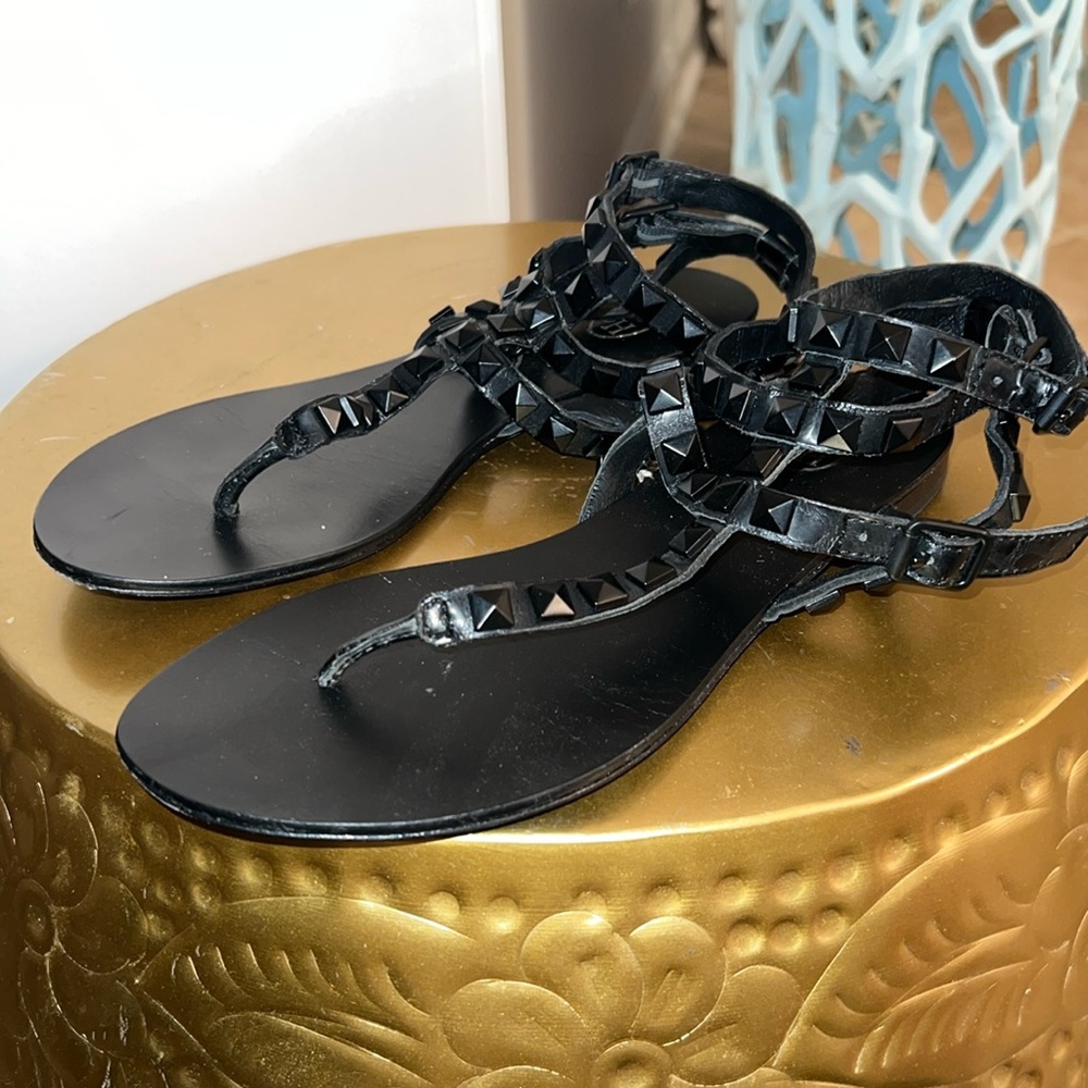 Mumbai sandals with black studs